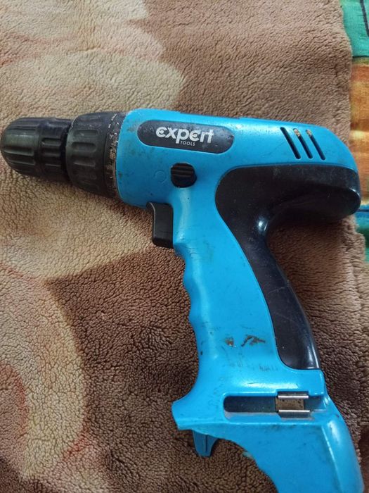 Продам повністю справний шуруповерт
