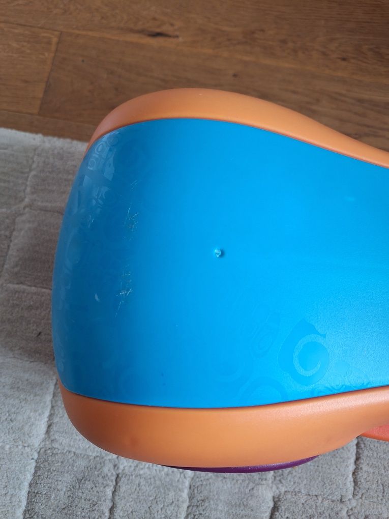 B.toys Żuczek Buggly jeździk dla malucha interaktywny ze schowkiem