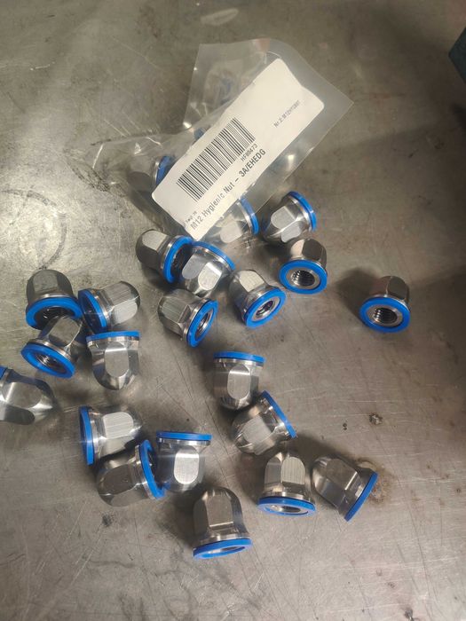 nakrętka kołpakowa