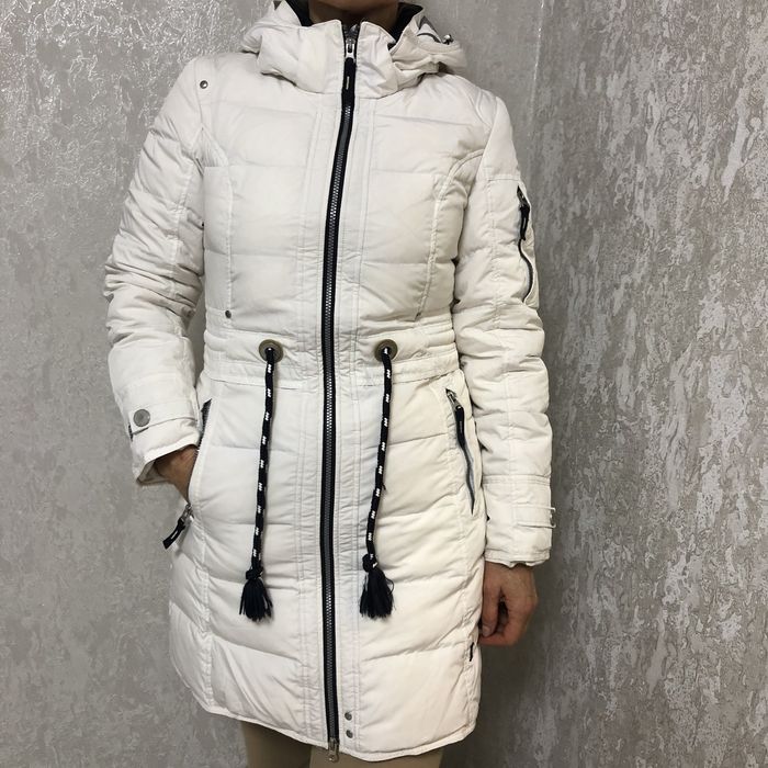 Жіночий зимовий пуховик