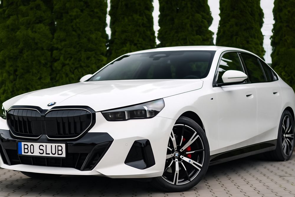 Auto Ślubne Piękne biała perła do ślubu BMW 5 G60