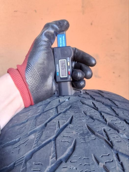 Шини Nokian Hakkapeliitta R3 SUV 235/55 R19 105R XL Б/У 5 мм