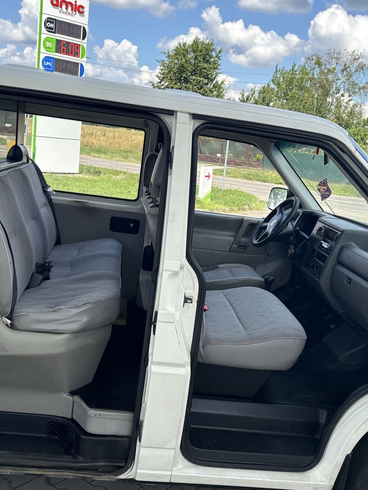 Bardzo ładny Volkswagen T4 - holenderka 6 osób - wzorowy stan