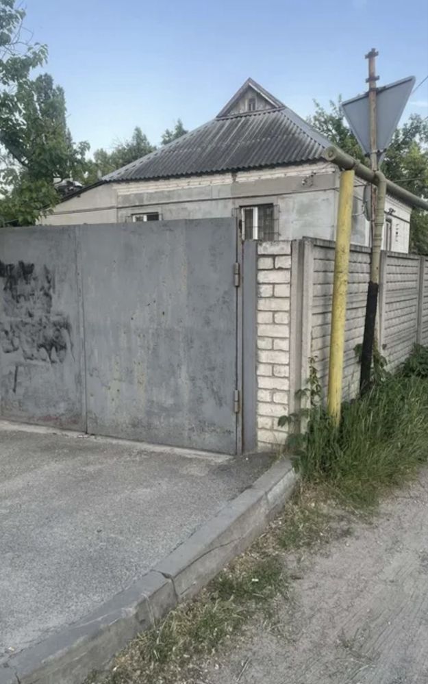 Продам 2/3 часть дома в Диевке-1 возле метро.