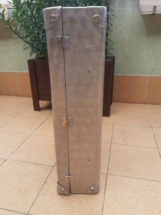 Duża walizka aluminiowa 76x47x19