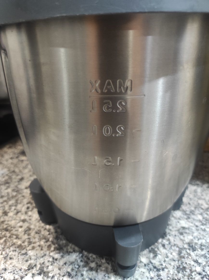 Yammi de 2,5L com muito pouco uso