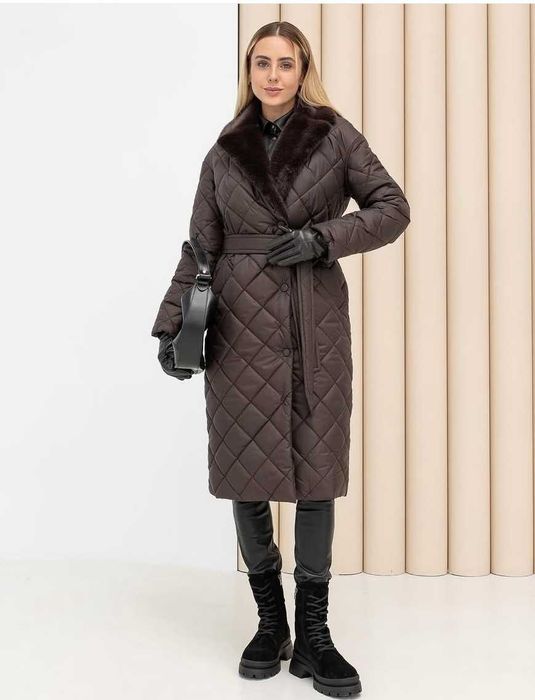 Стьобане зимове пальто, яке зігріє у морози.