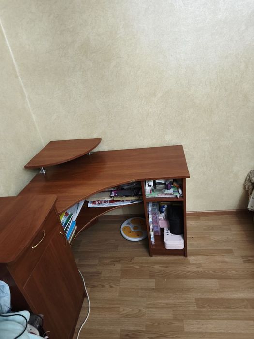 Стіл комп'ютерний