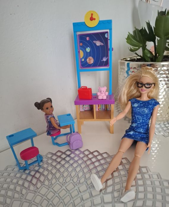 Szkoła Barbie  .