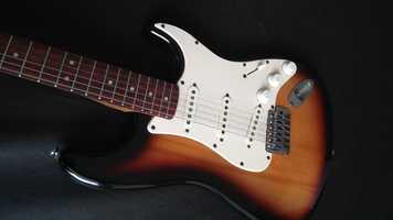 Guitarra FENDER® Stratocaster
