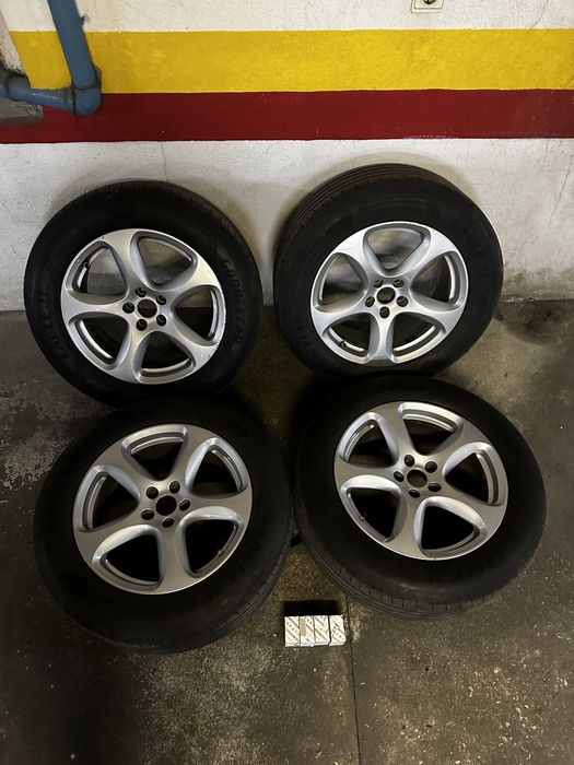 Jantes Alfa Romeo STELVIO com pneus muito bons