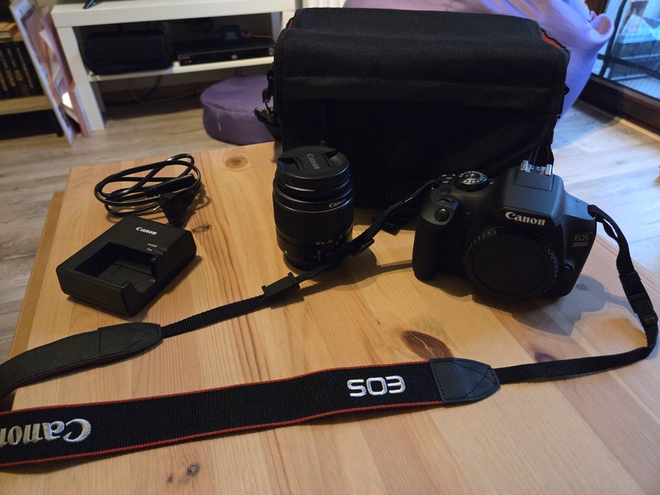 Canon EOS 2000D (przebieg 2811) + Statyw