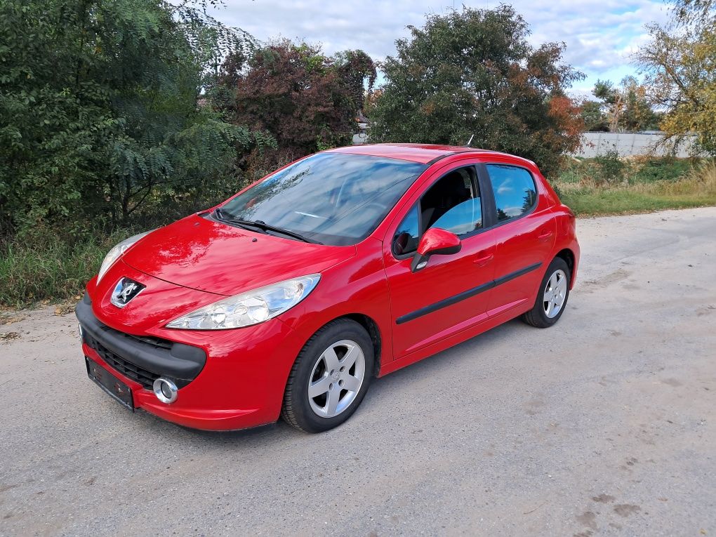 Peugeot 207  1,4 benzyna 5 drzwi