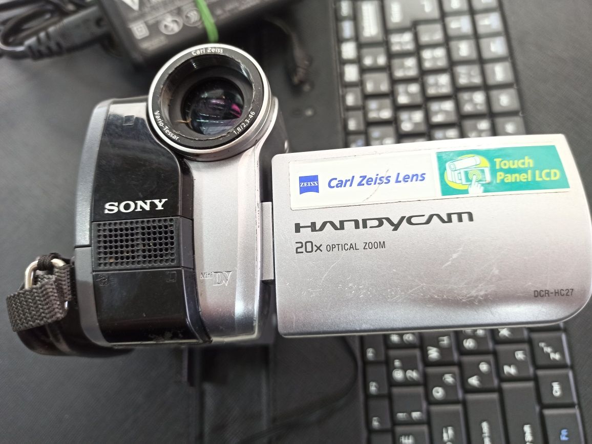 Видеокамера Sony DCR-HC27E