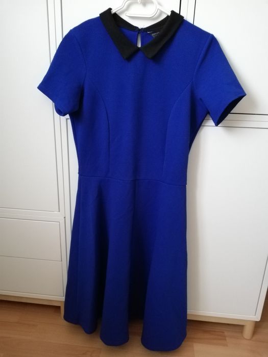 Chabrowa niebieska długa sukienka z kołnierzem