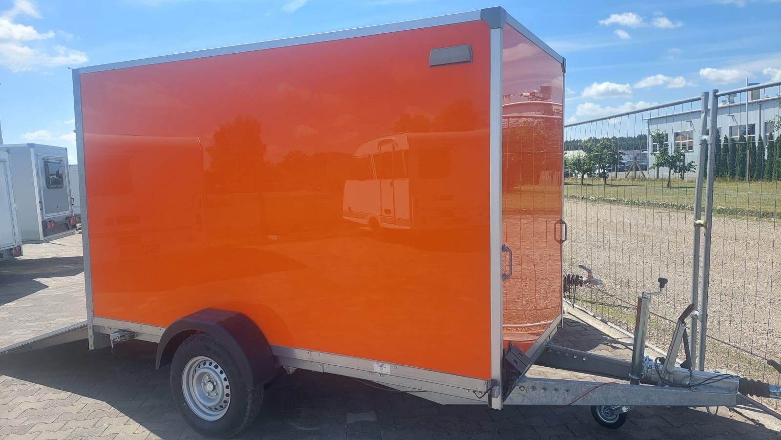 Furgon z trapem Orange D300Sz150W180 dostępna od ręki Najtaniej Okazja