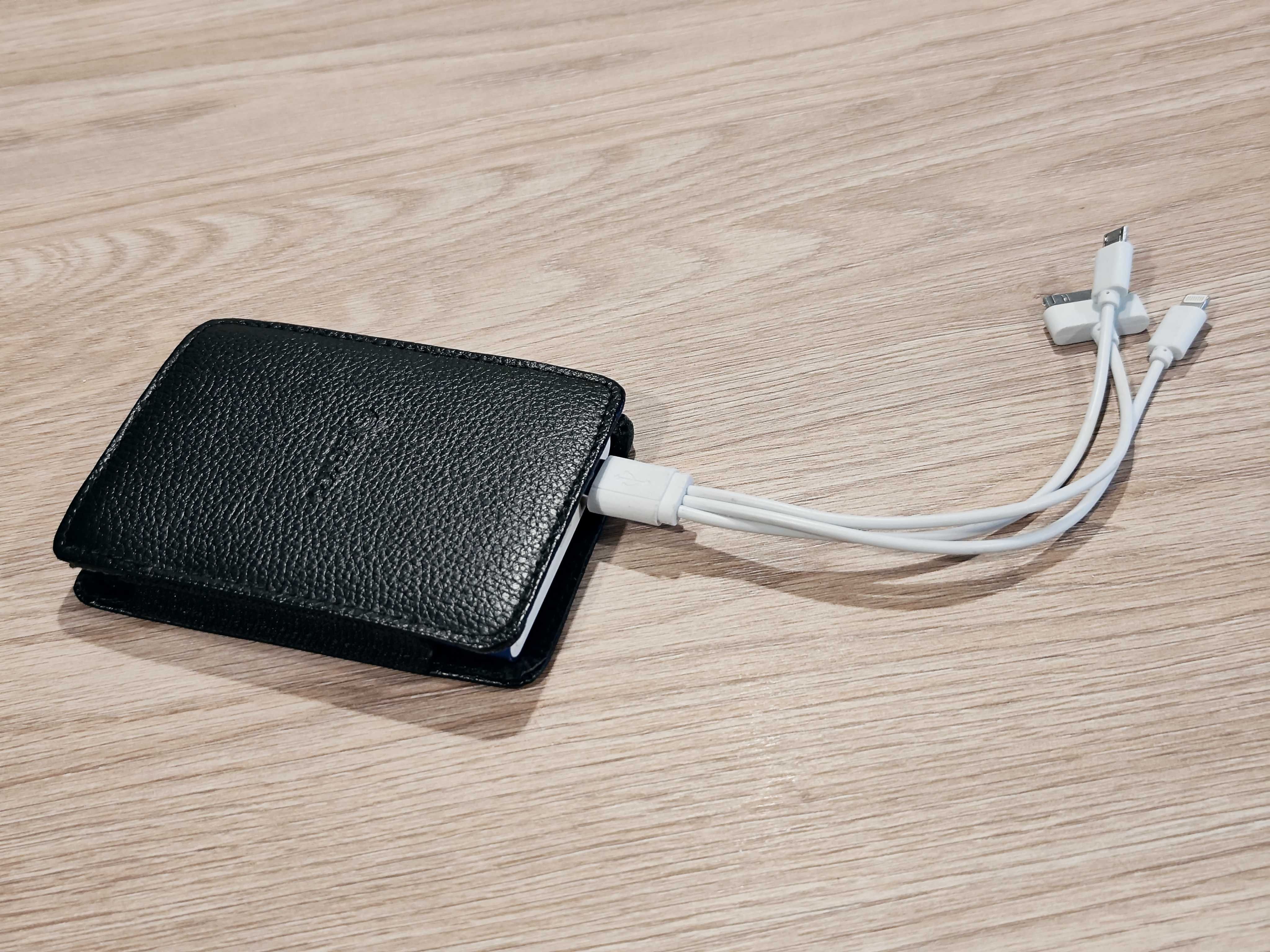 Powerbank 4000 mAh + etui + kabel lightning (iPhone)