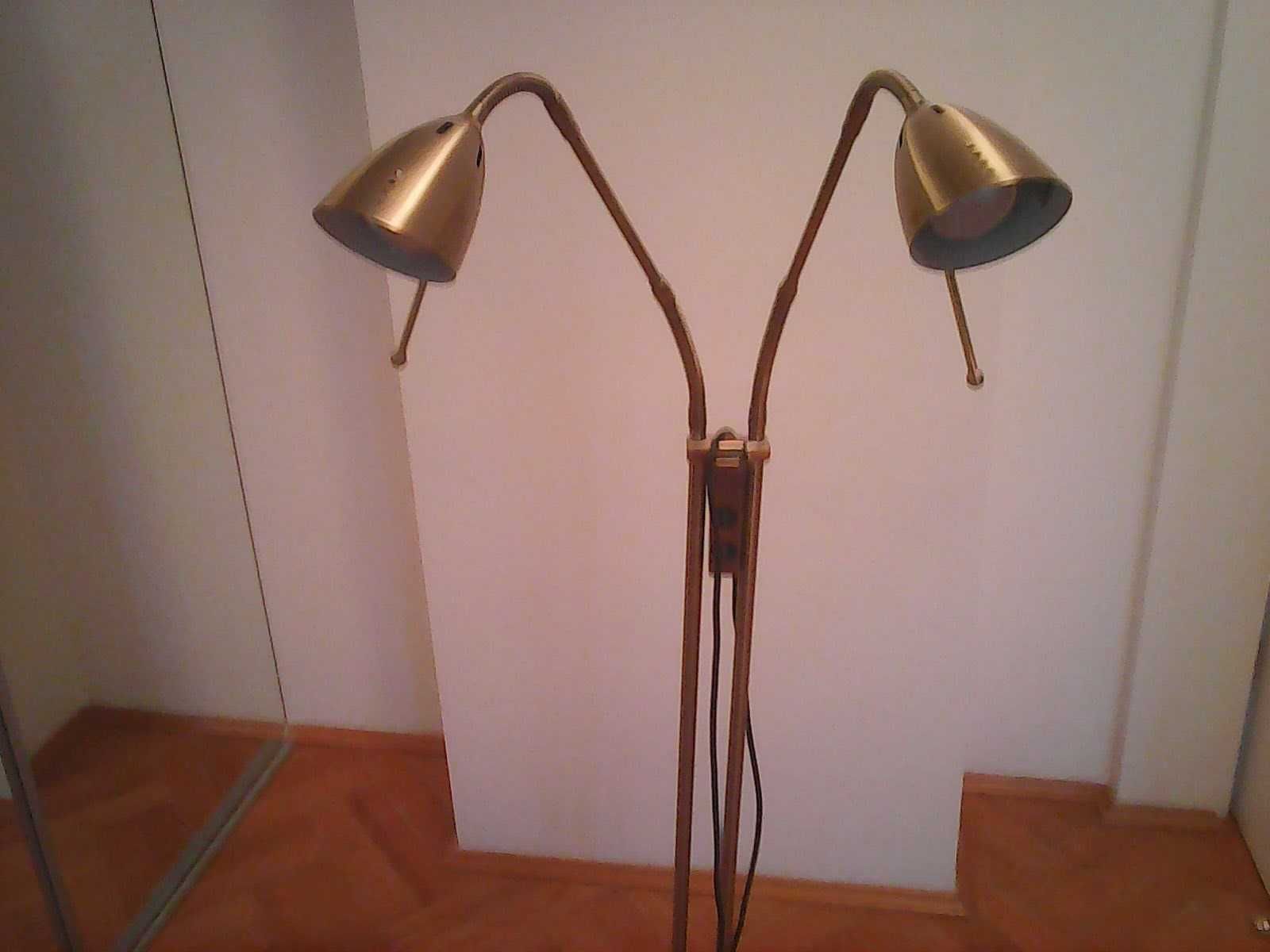 lampa stojąca dwie żarówki