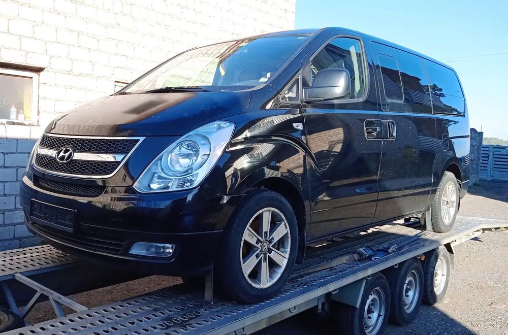 Na części Hyundai H1 II Wagon 2.5 CRDI 2010 lakier NBA silnik D4CBA skrzynia biegów GZ04 maska klapa drzwi przesuwne zderzak lampa błotnik fotel kanapa 7 miejsc szyba