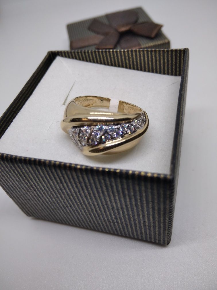 Złoty pierścionek z cyrkoniami złoto 585 R13