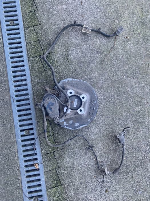 Zwrotnica zacisk hamulcowy lewy tył citroen berlingo 4