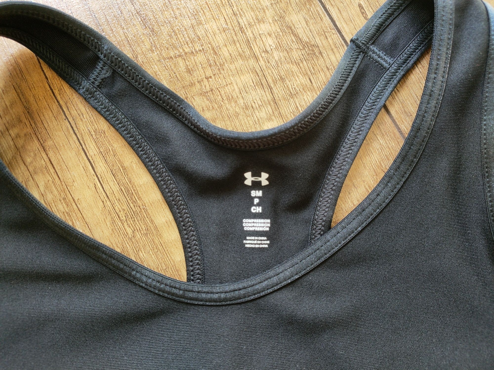 Stanik Under Armour Mid Impact czarny sportowy na treningi r. S
