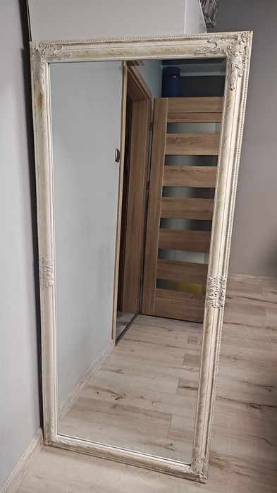 Piękne lustro do salonu