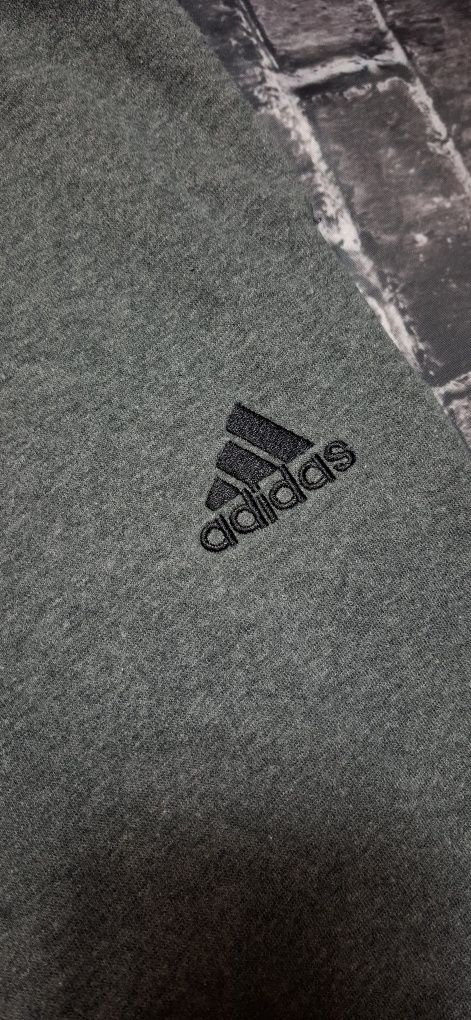 Adidas Essentials Fleece spodnie dresowe męskie dresy szare sport logo