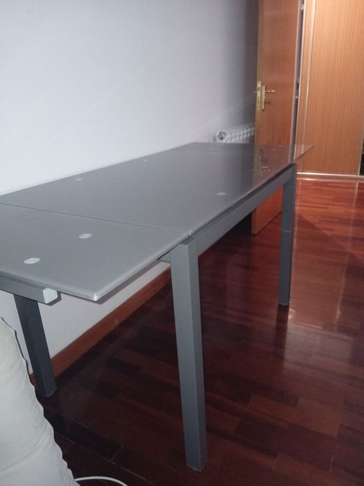 Mesa de jantar em vidro