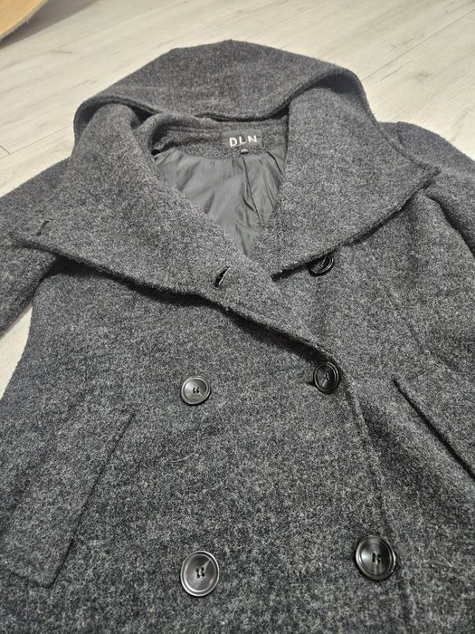 Пальто тепле з каптуром жіноче