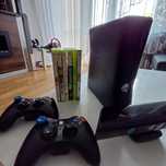 Xbox 360, zestaw z 2 padami + kinect, dysk 500 GB