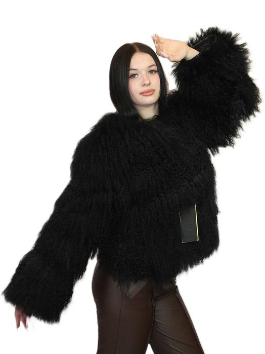 Czarna kurtka z futra lamy – nowoczesna elegancja w luksusowym wydaniu