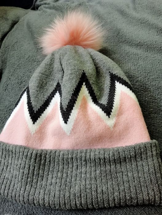 Czapki zimowe dziewcz 2 szt. 54-56 cm jak nowe, komin, szalik.