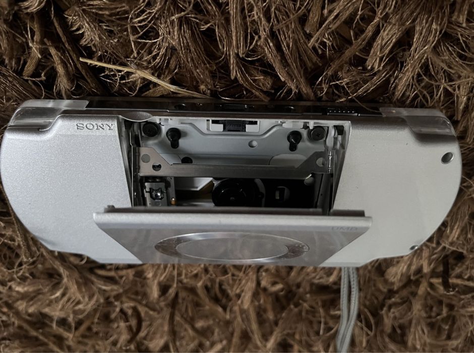 PSP Slim & Lite em bom estado