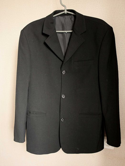 Мужской черный пиджак