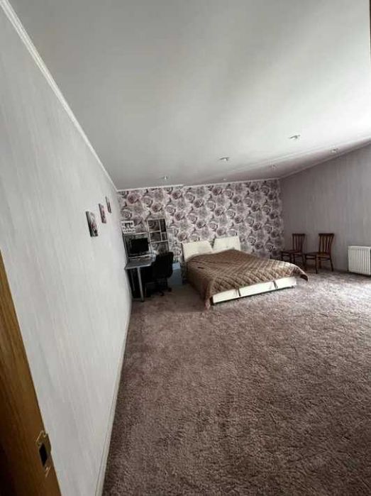 Пропоную до продажу двоповерховий будинок в центрі міста