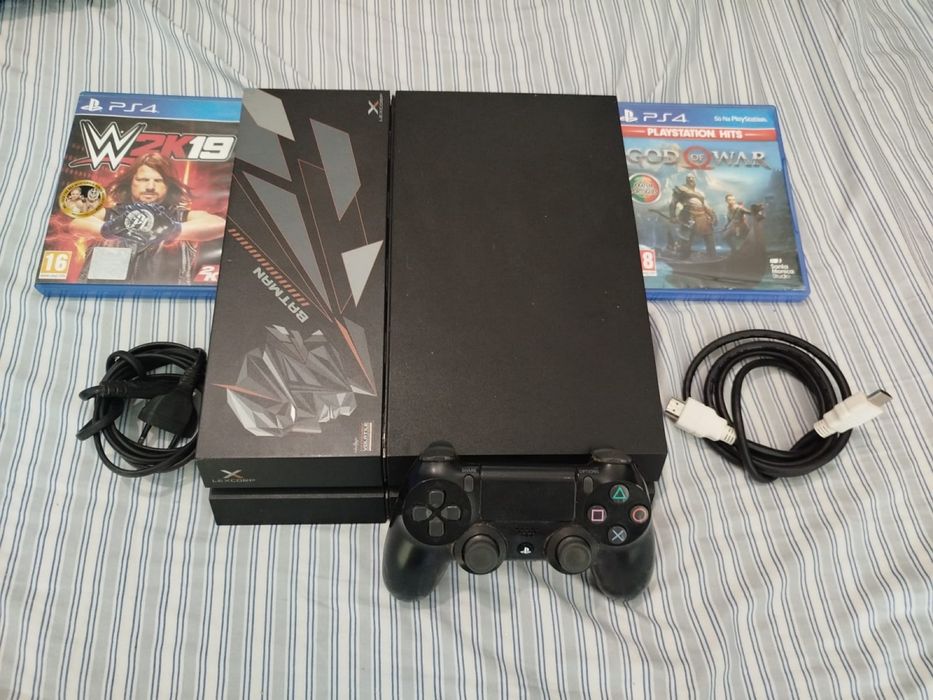 Playstation 4 {Bom Estado} +2 Jogos !!