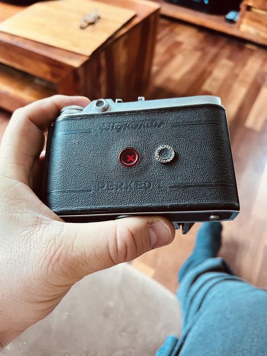 Stary aparat fotograficzny sprawny.