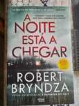 Livros do autor Robert Bryndza, o mestre do thriller
