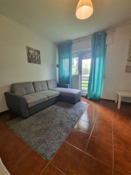 T1 no R/C com janelas em todas as divisões excelente localização