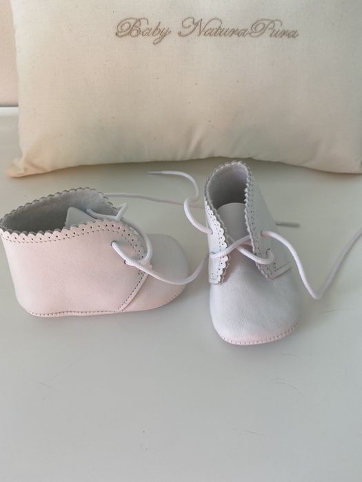 Sapatos em pele recem nascido
