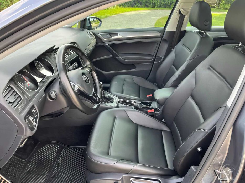 Volkswagen Golf      2017
