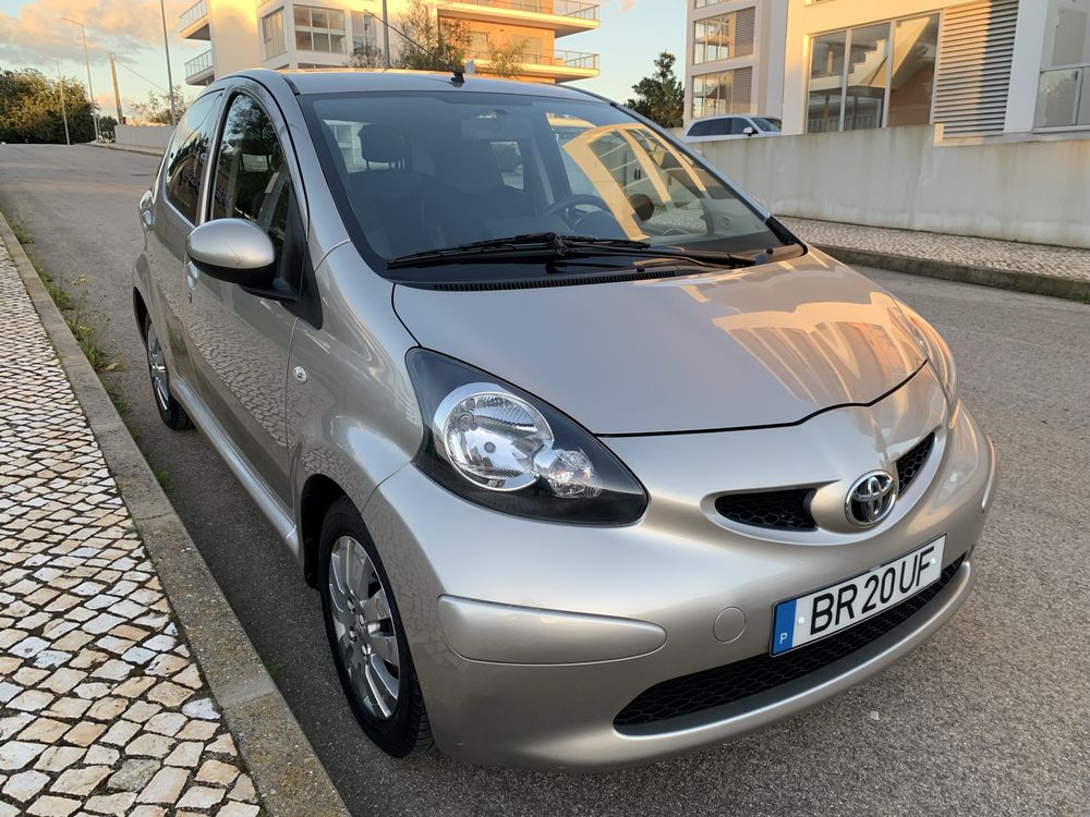 Toyota Aygo 68 cv * 128 mil km * Multimídia * Bancos Péle/Veludo * AC