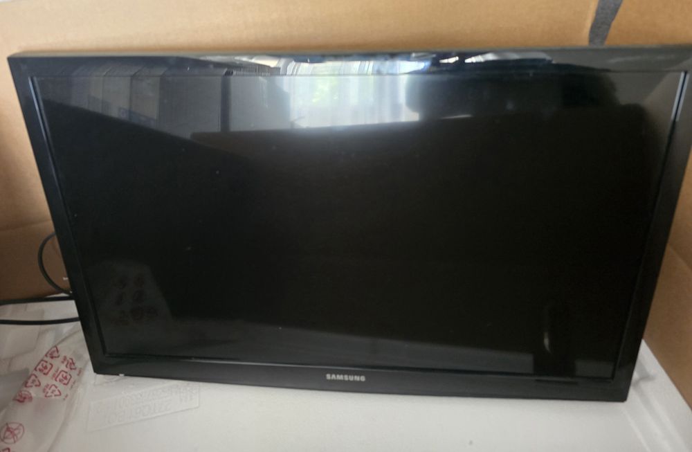 TV Samsung 24" LT24D310EW + Suporte de Parede