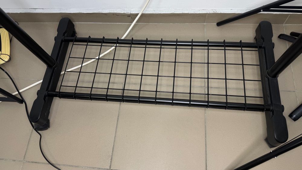 Стійка для одягу