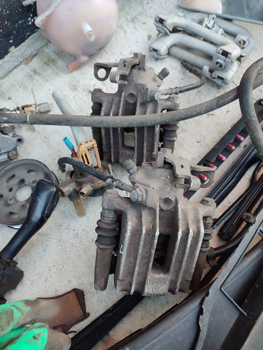 Передние стойки амортизаторы на Шкода Октавия Тур Гольф Бора