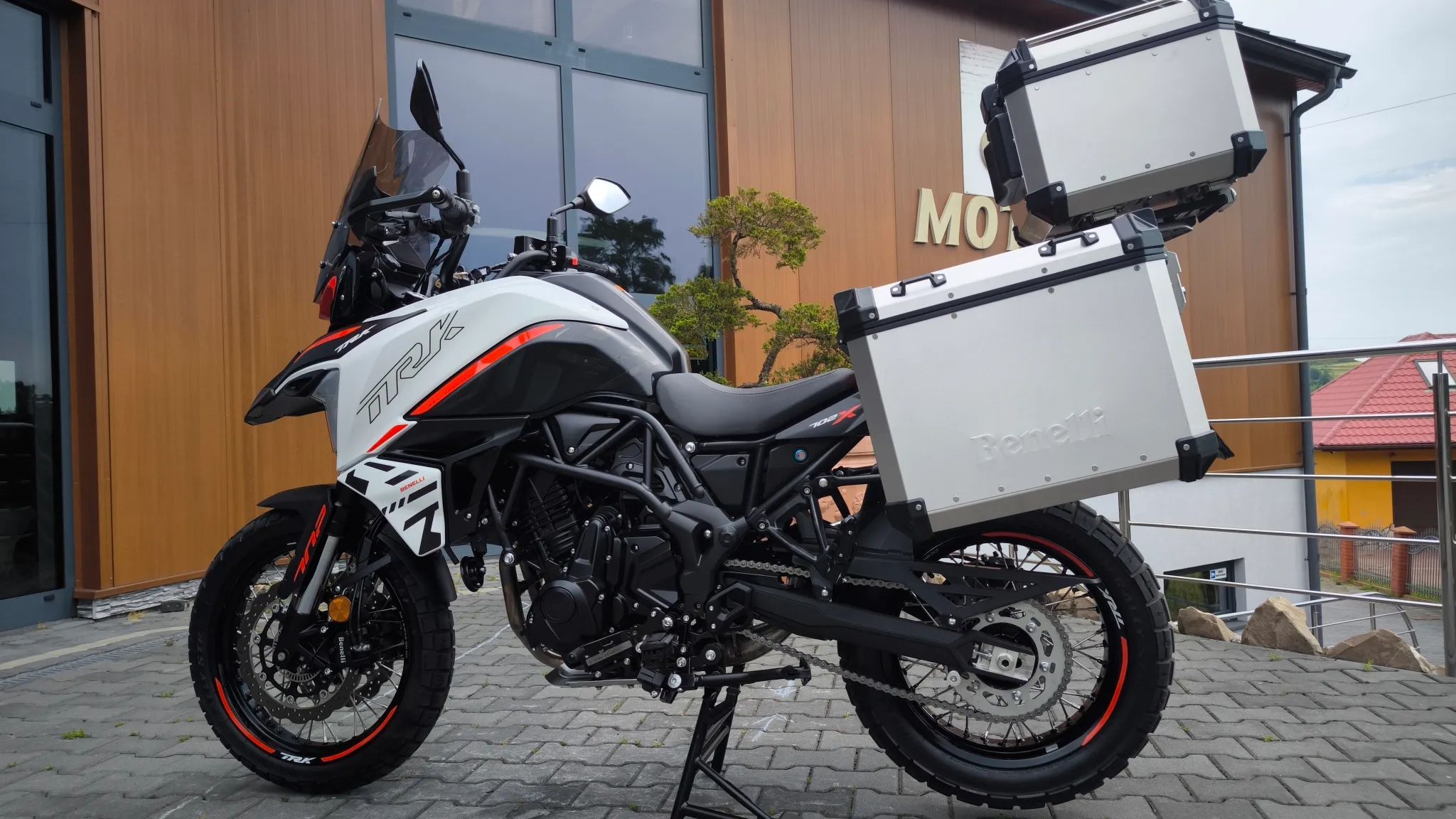 Benelli TRK 702X Trzy kufry 2024 rok BENELLI TRK 702 ABS dodatki jak nowy