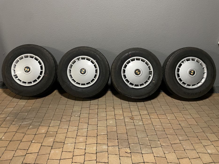 Komplet kół BMW 14” z kołpakami + nowe opony