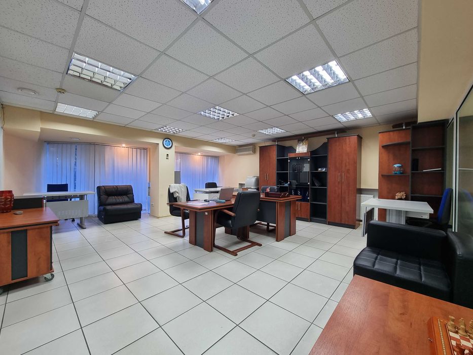 ПРОДАЖ приміщення під офіс, магазин, банк, 919 кв.м., б.Центральний, 3