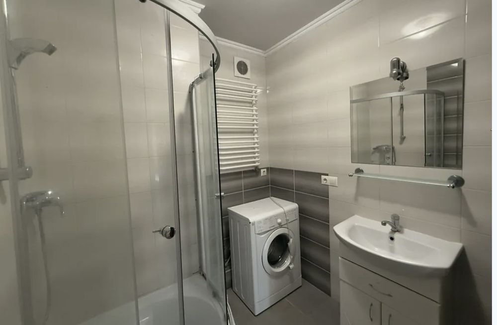 Комфортна 2/х кім у центрі у новобудові